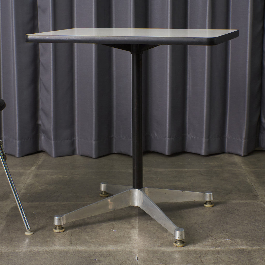 イームズ コントラクトベース テーブル