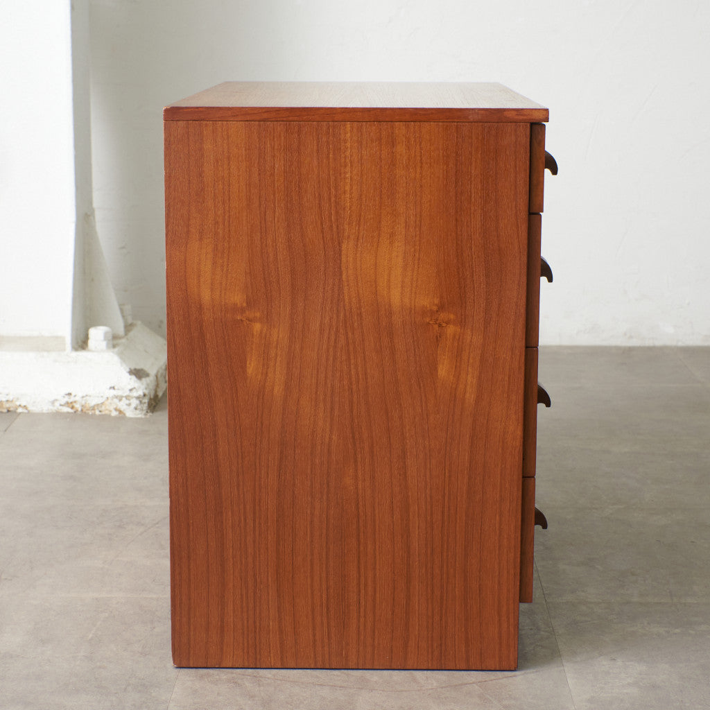 英国ヴィンテージ 4段チェスト