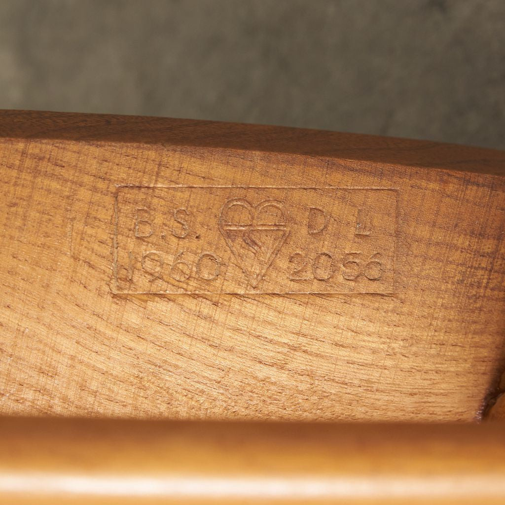 スティックバックチェア