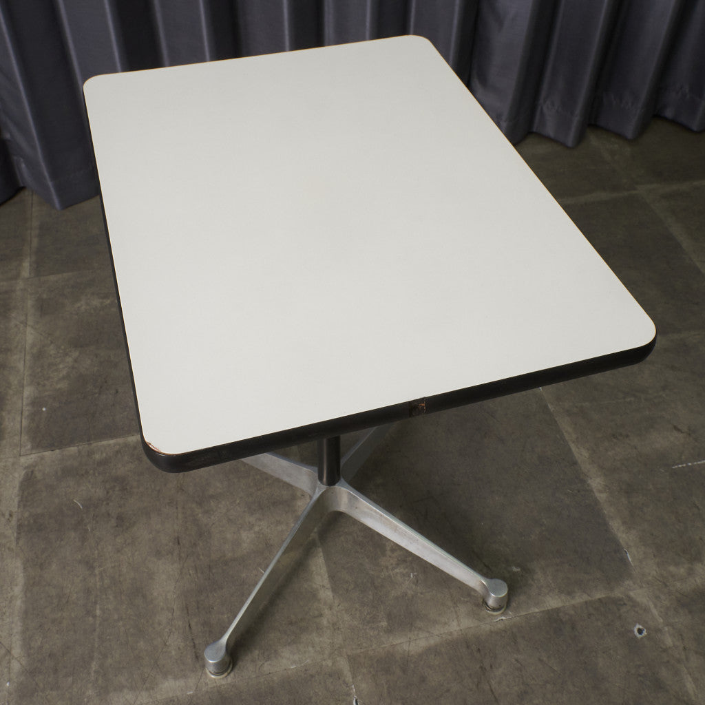 イームズ コントラクトベース テーブル