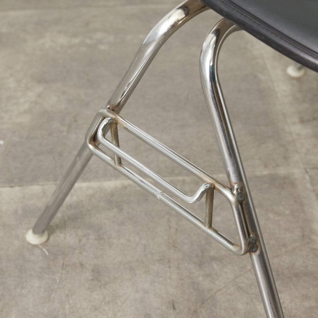 サイドシェルチェア スタッキングベース