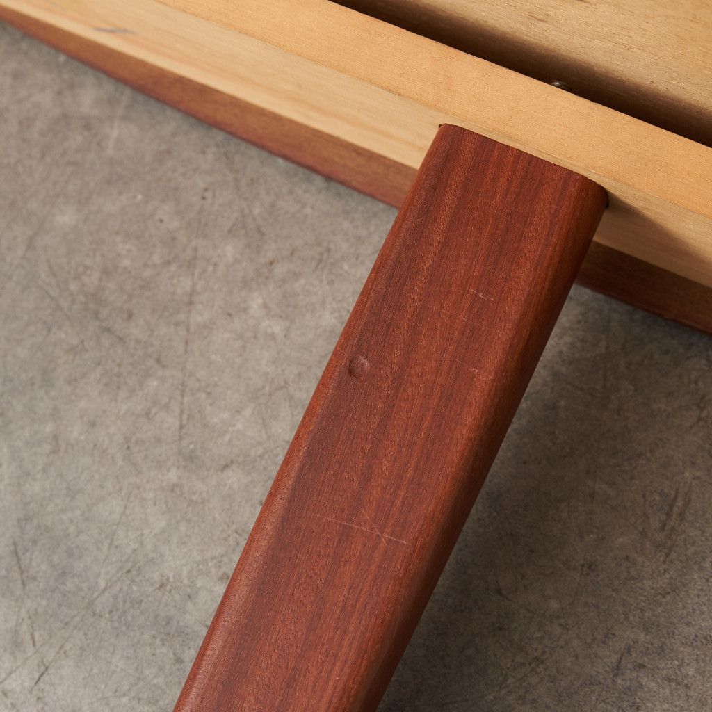 Fresco ベッドサイドテーブル