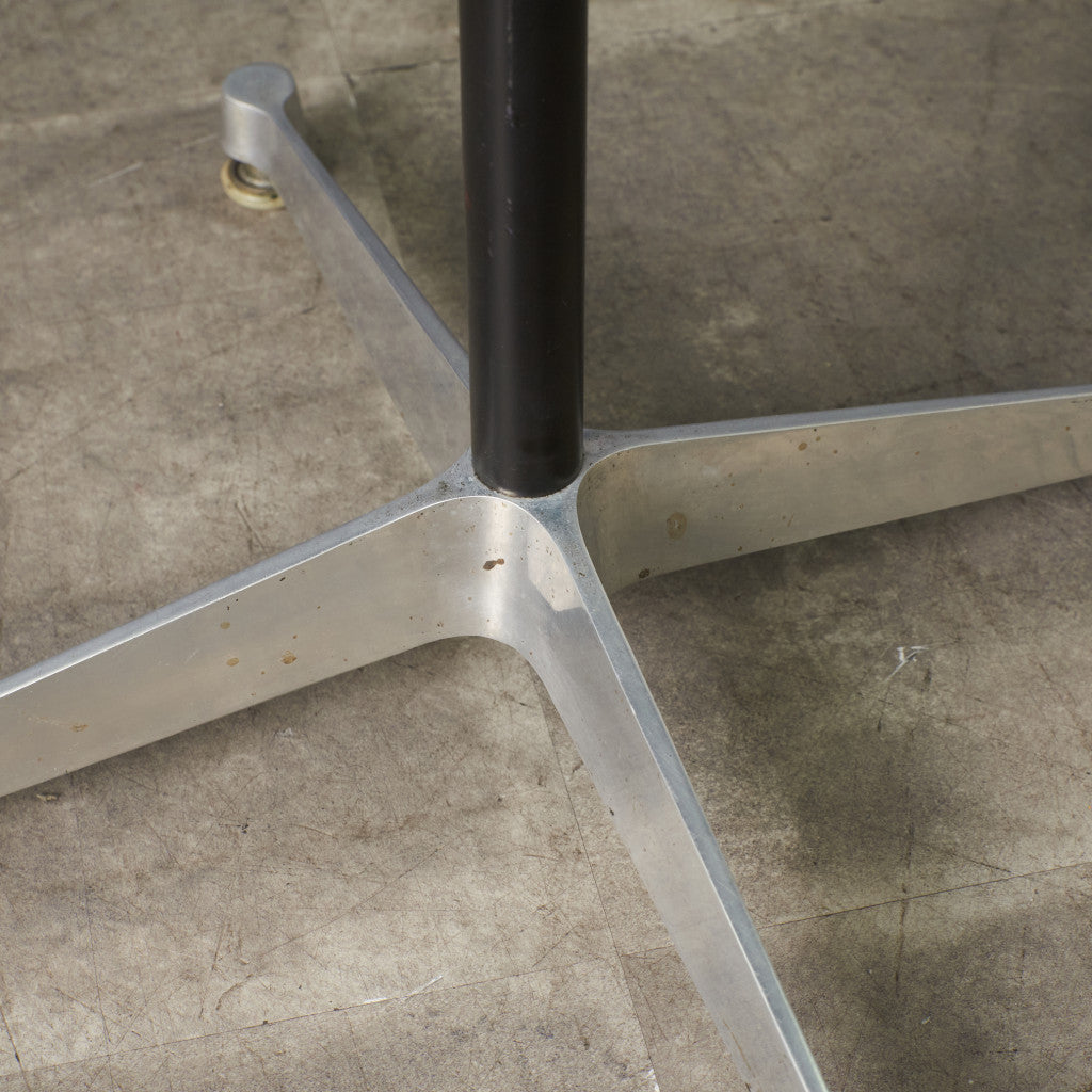 イームズ コントラクトベース テーブル