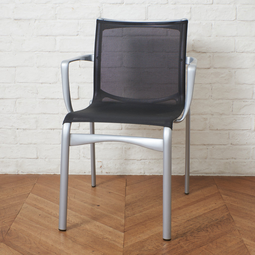 HIGH FRAME スタッキング アームチェア