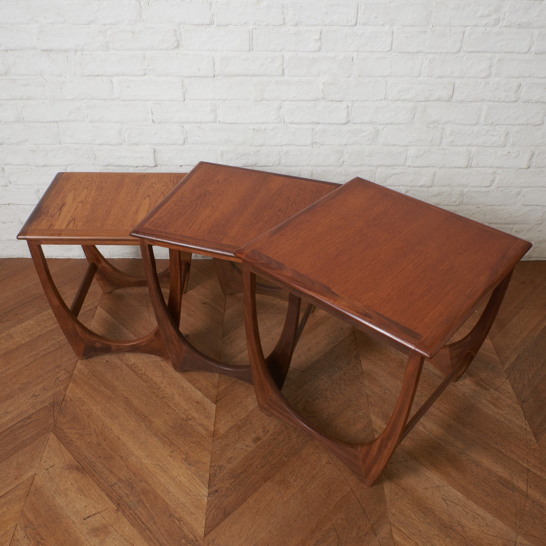 G-PLAN(ジープラン) / アストロ ネストテーブル (401) G-PLAN(ジープラン) / ASTRO OVAL COFFEE TABLE アストロ オーバル