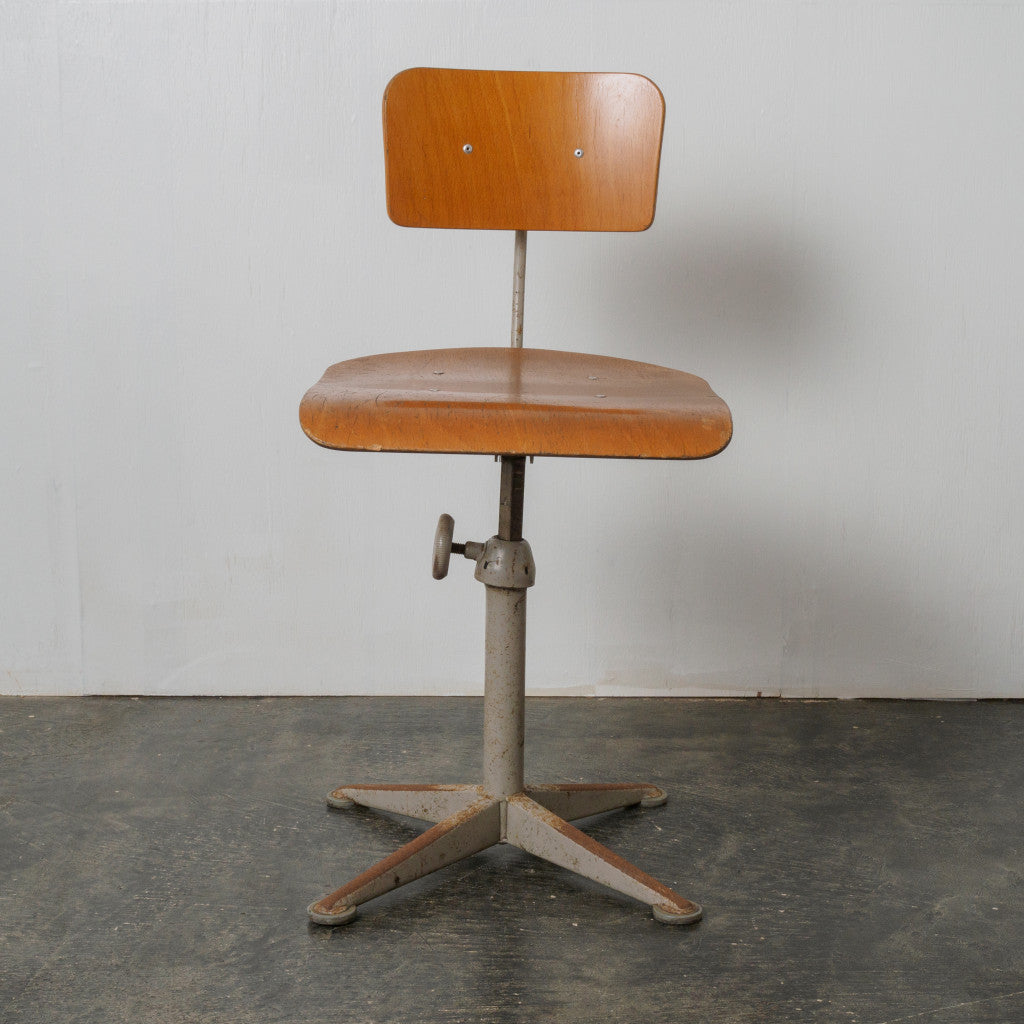 ドラフティングチェア