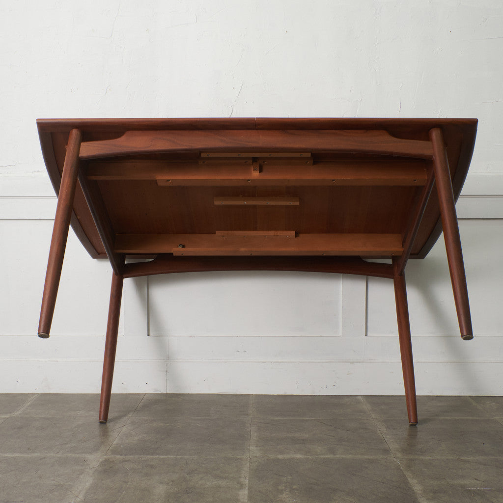 ブラジリア ダイニングテーブル