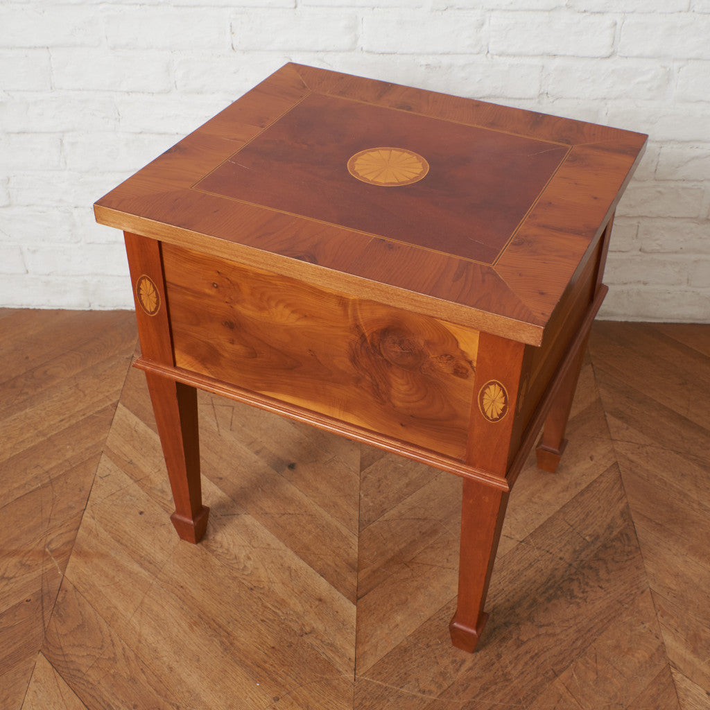 西洋クラシック 象嵌細工 ナイトテーブル