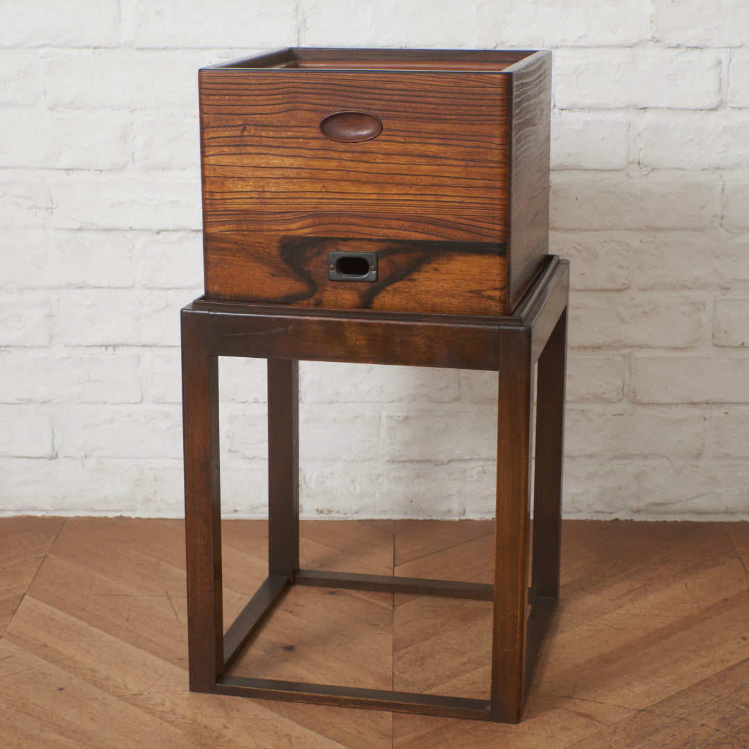 台付き 角火鉢 – rocca rocca