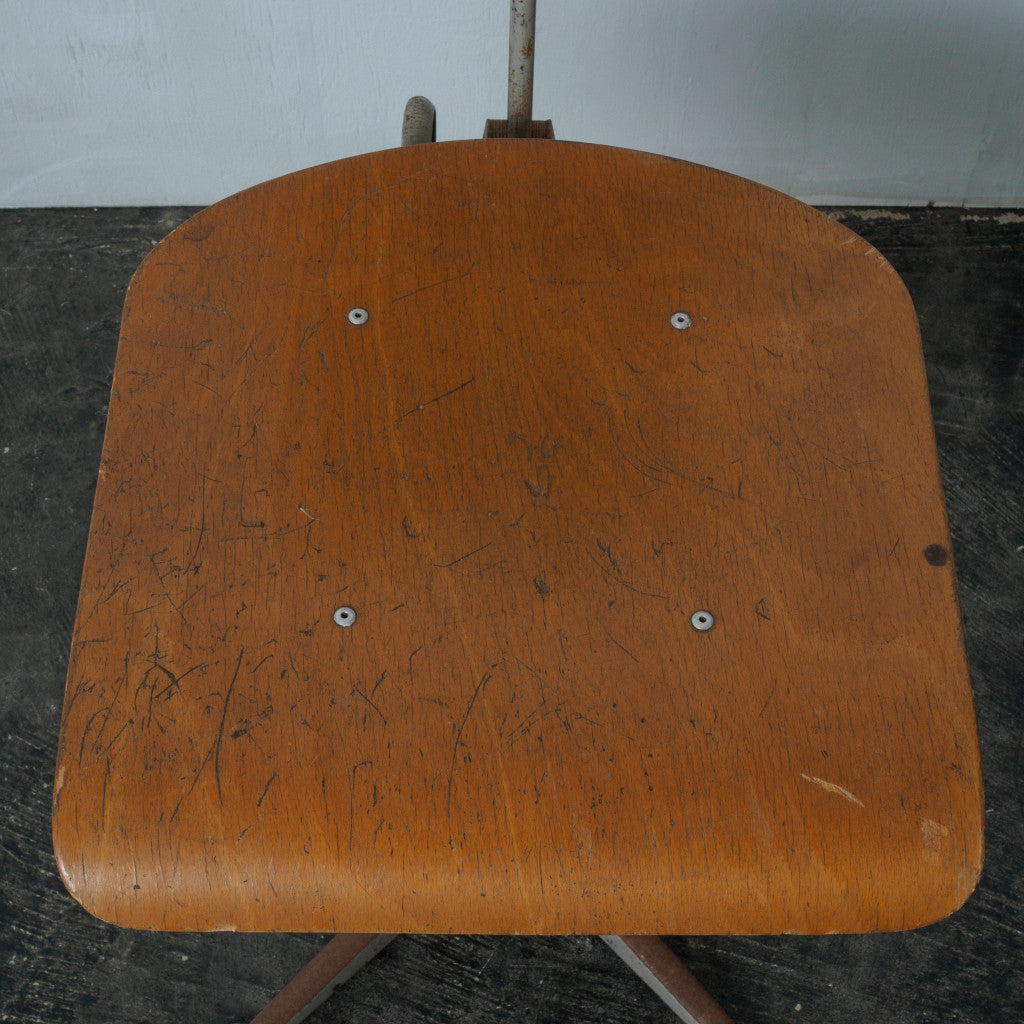 ドラフティングチェア