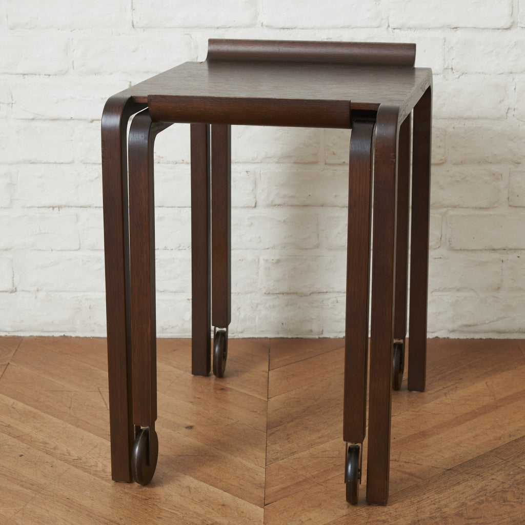 ネストテーブル