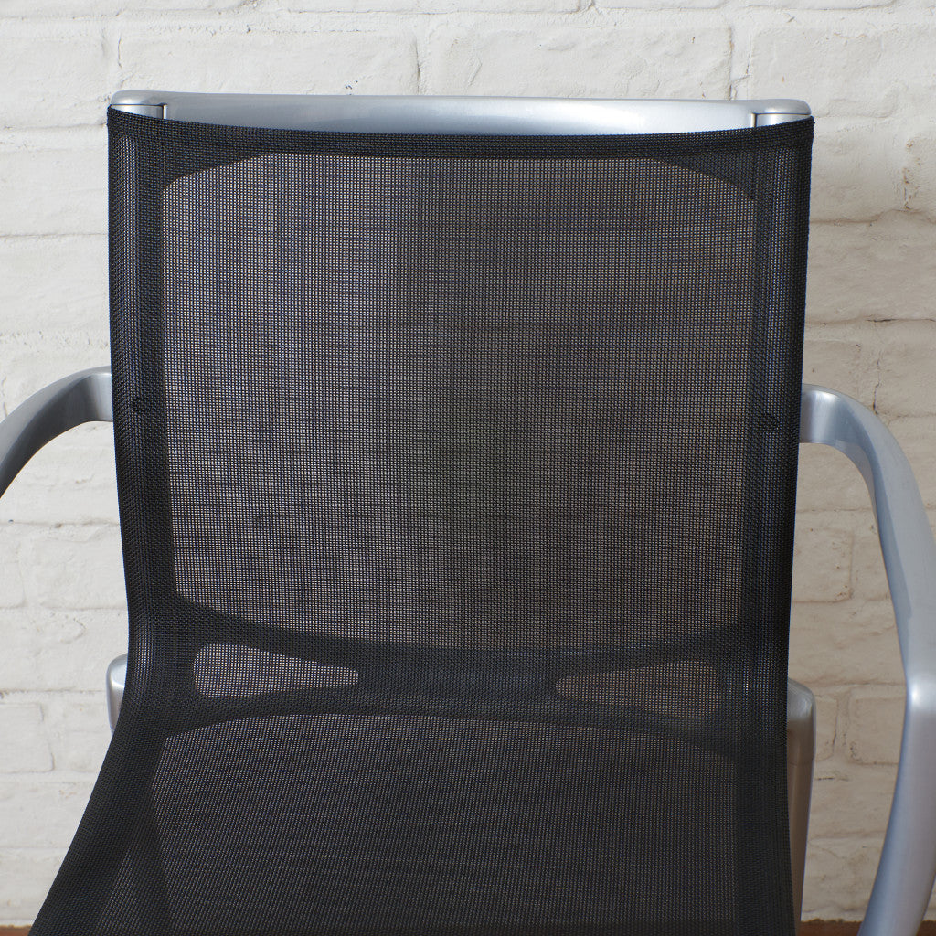 HIGH FRAME スタッキング アームチェア