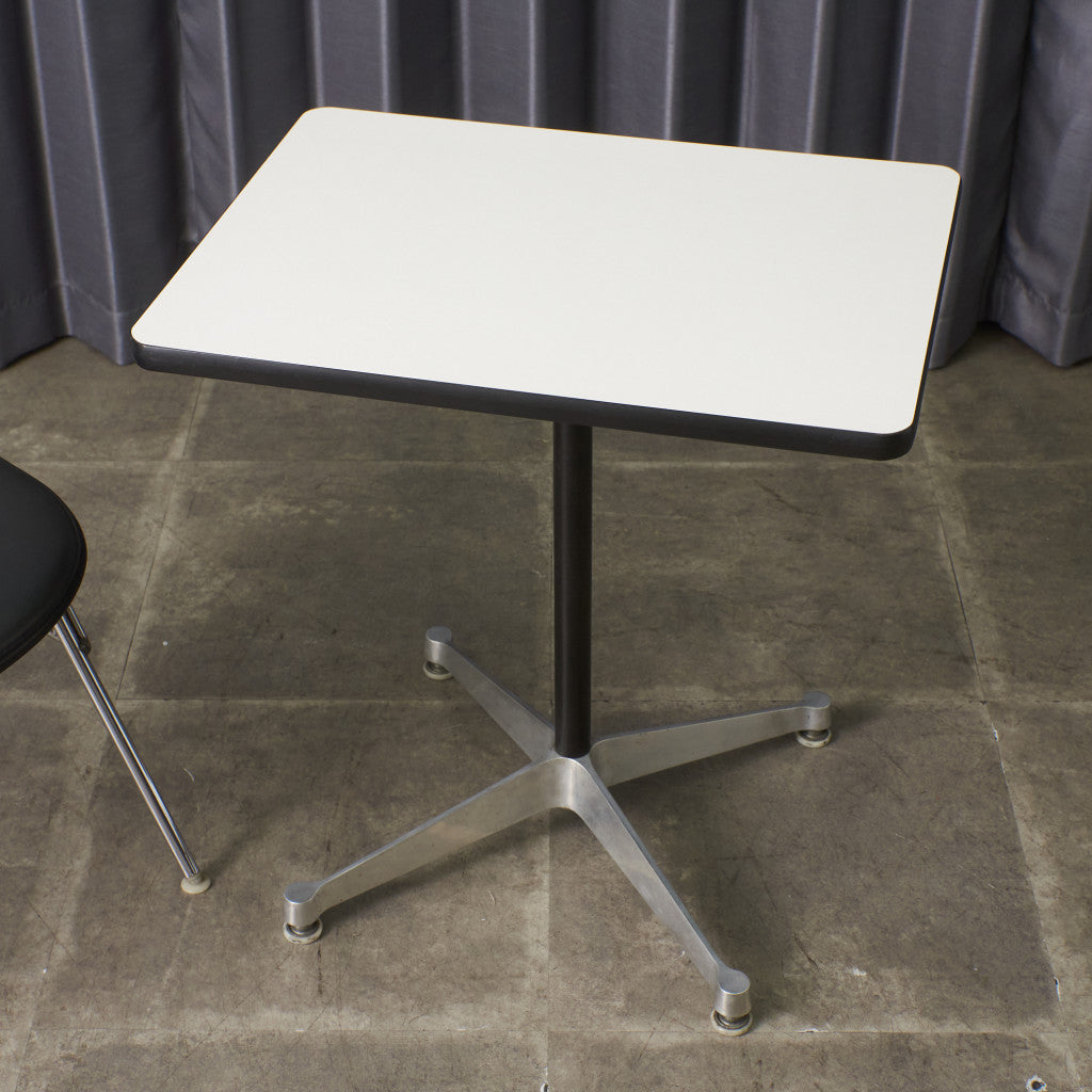 イームズ コントラクトベース テーブル