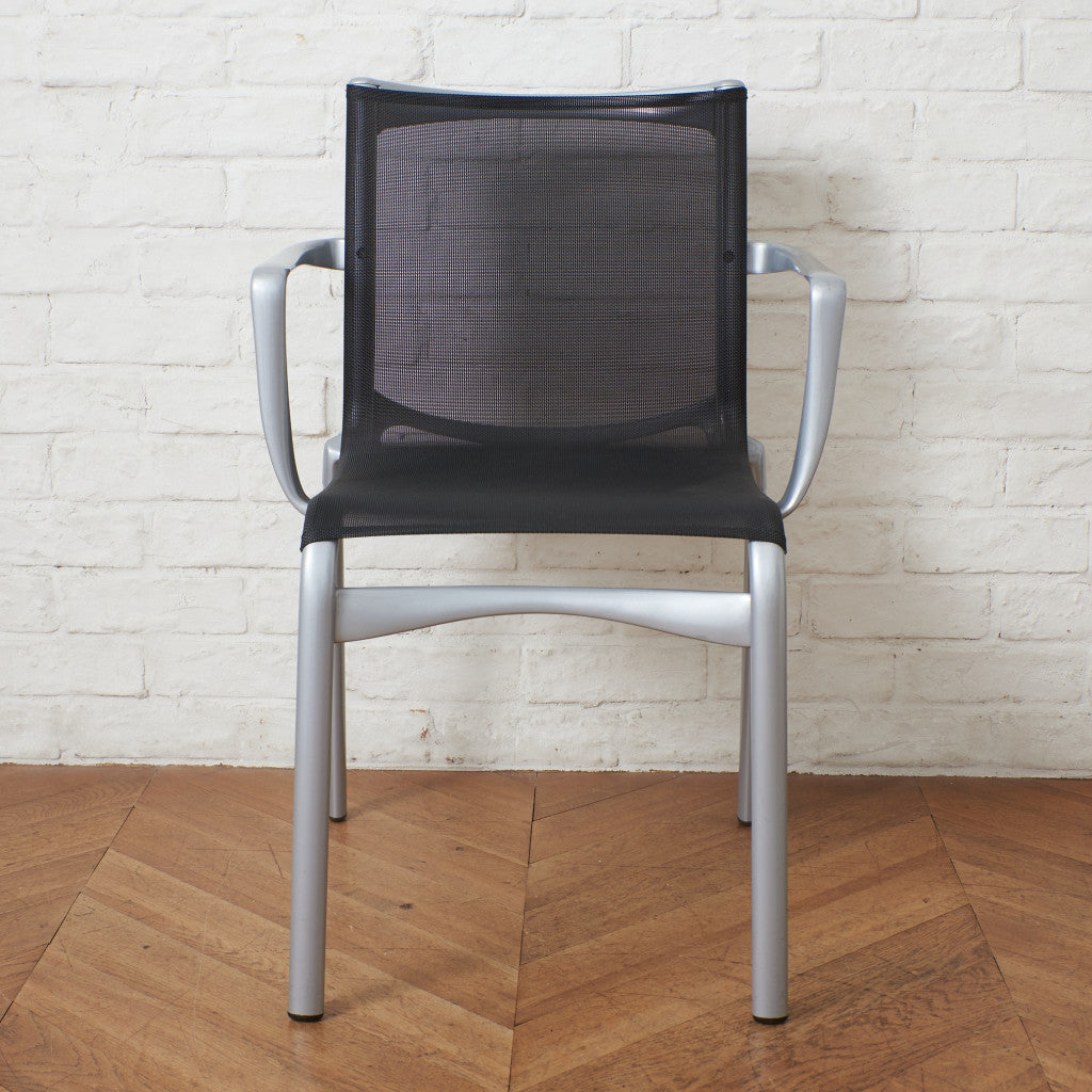 HIGH FRAME スタッキング アームチェア