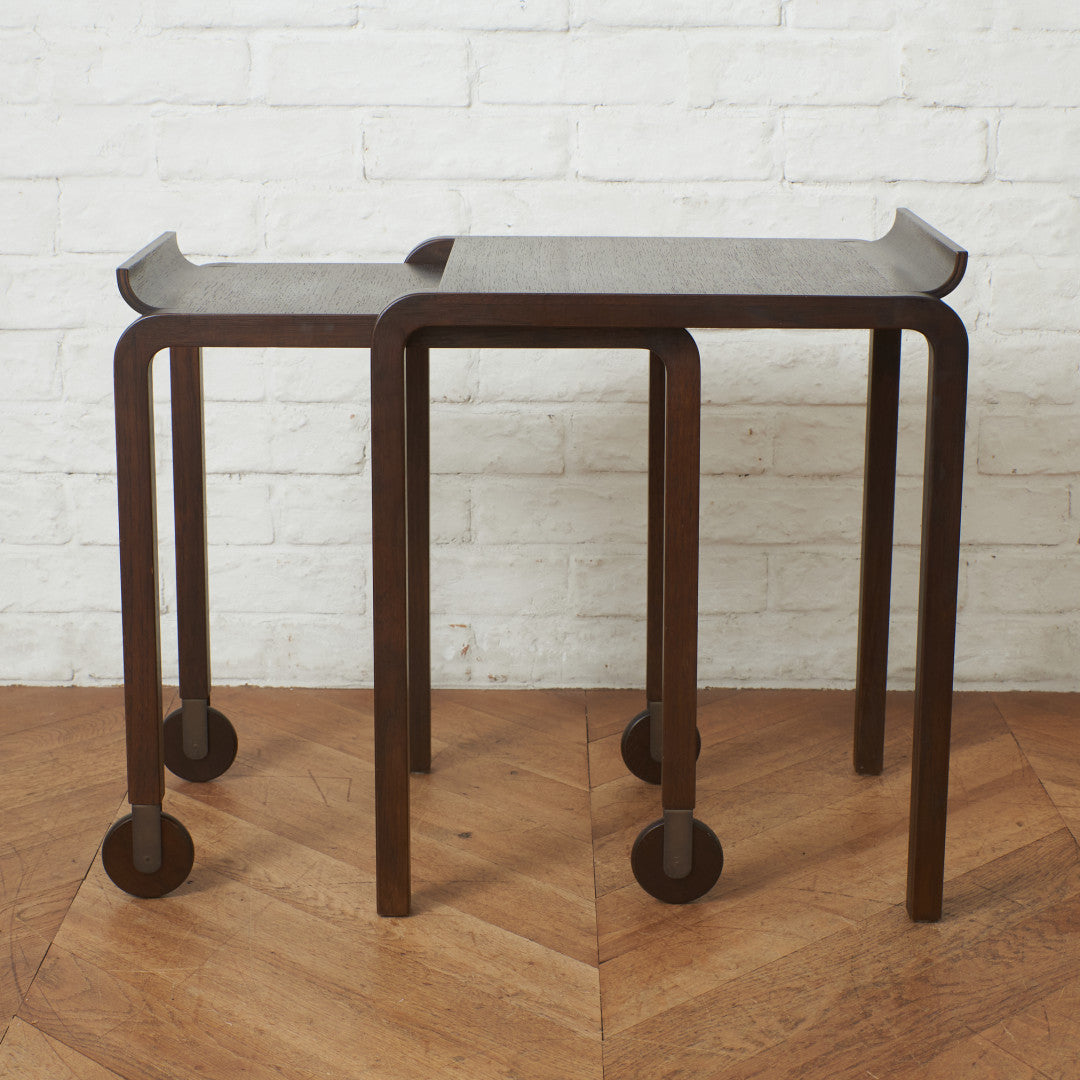 ネストテーブル