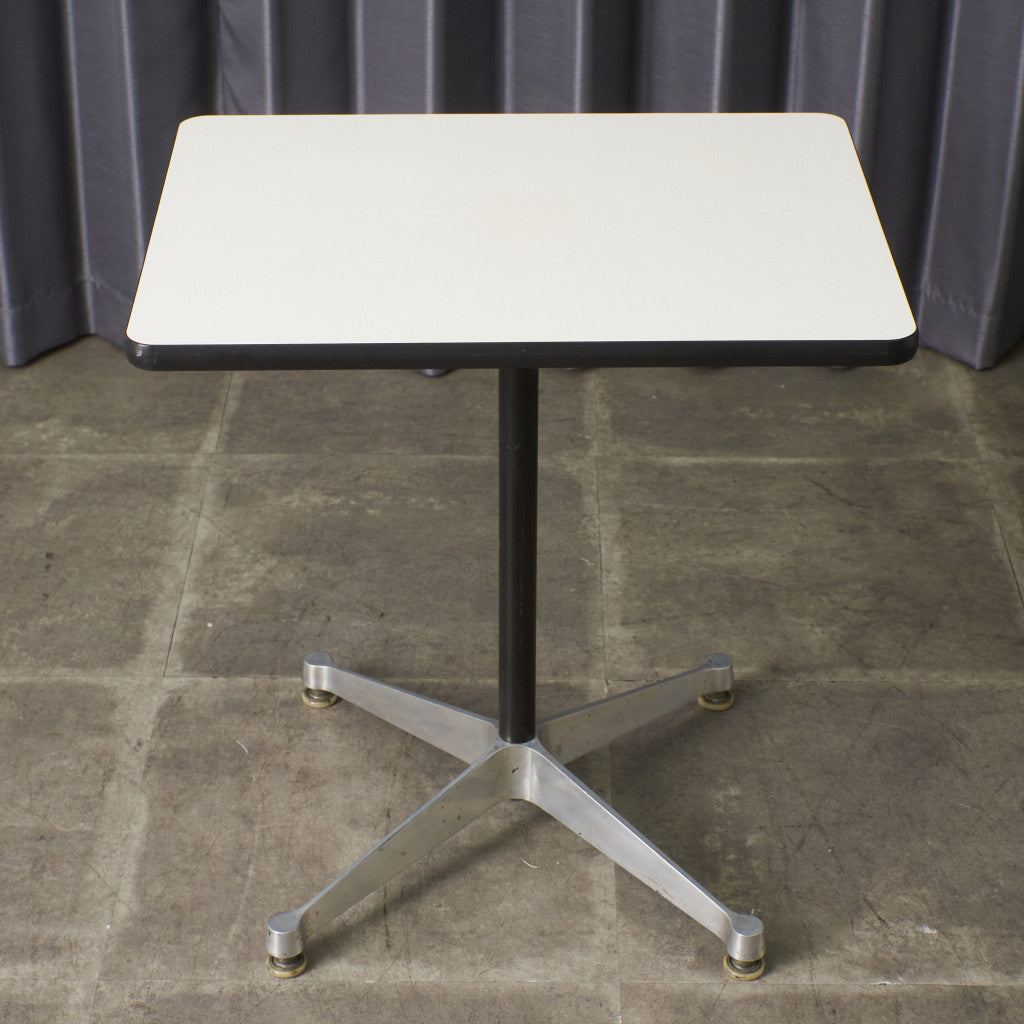 イームズ コントラクトベース テーブル