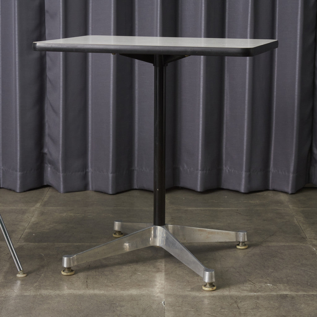 イームズ コントラクトベース テーブル