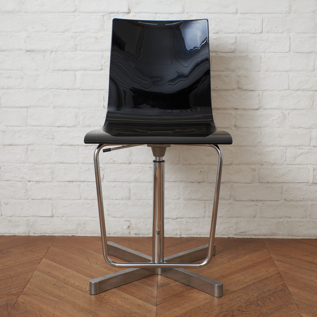 WOK 535 カウンターチェア