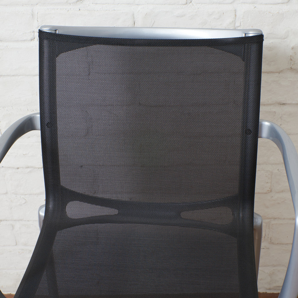 HIGH FRAME スタッキング アームチェア