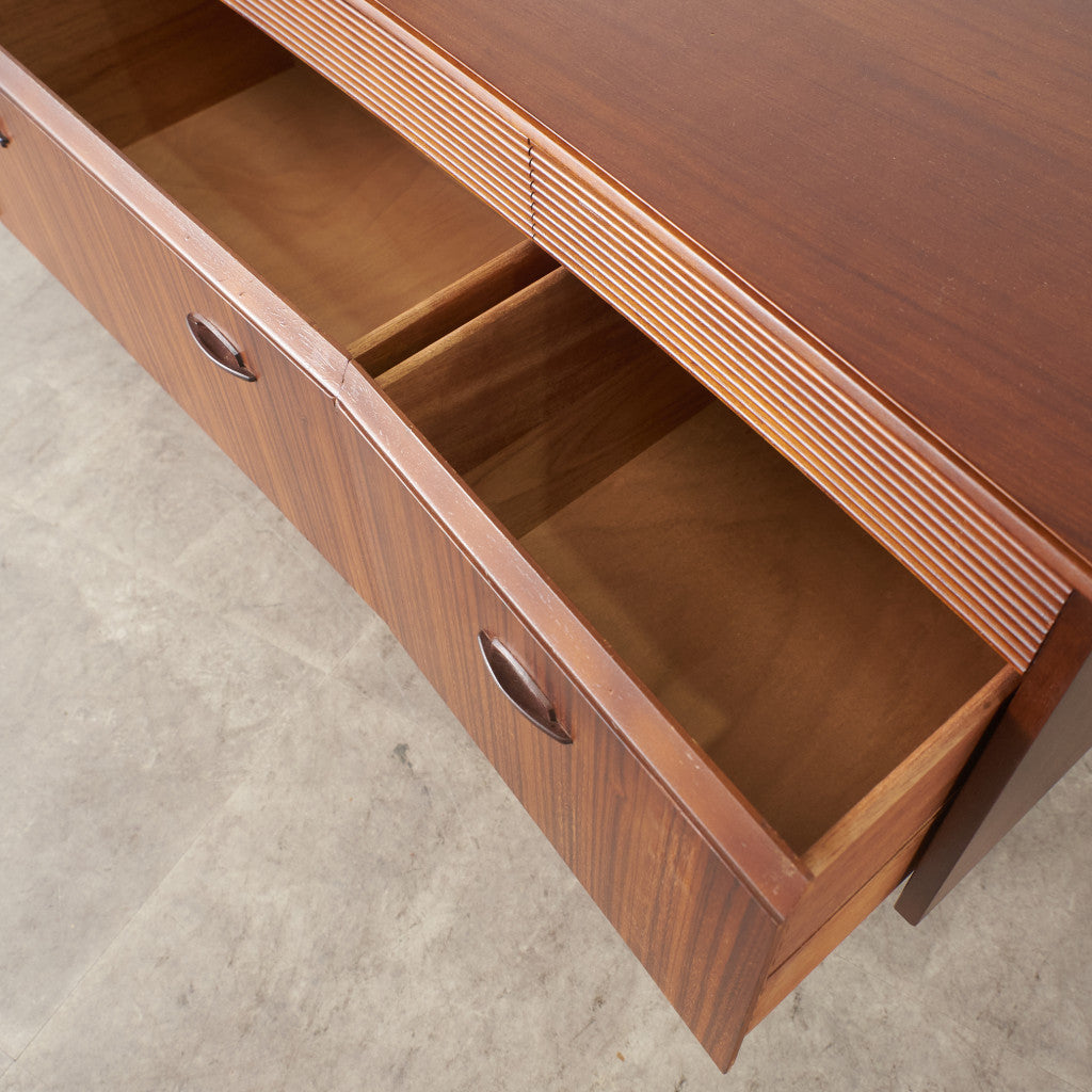 英国ヴィンテージ サイドボード