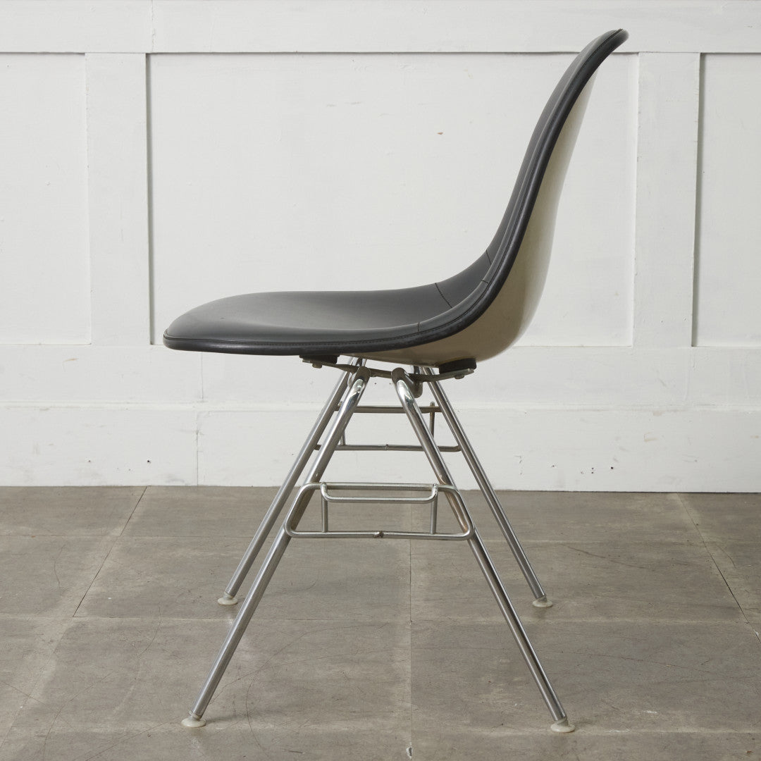 サイドシェルチェア スタッキングベース