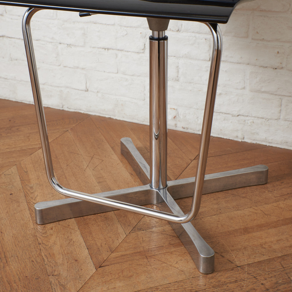 WOK 535 カウンターチェア