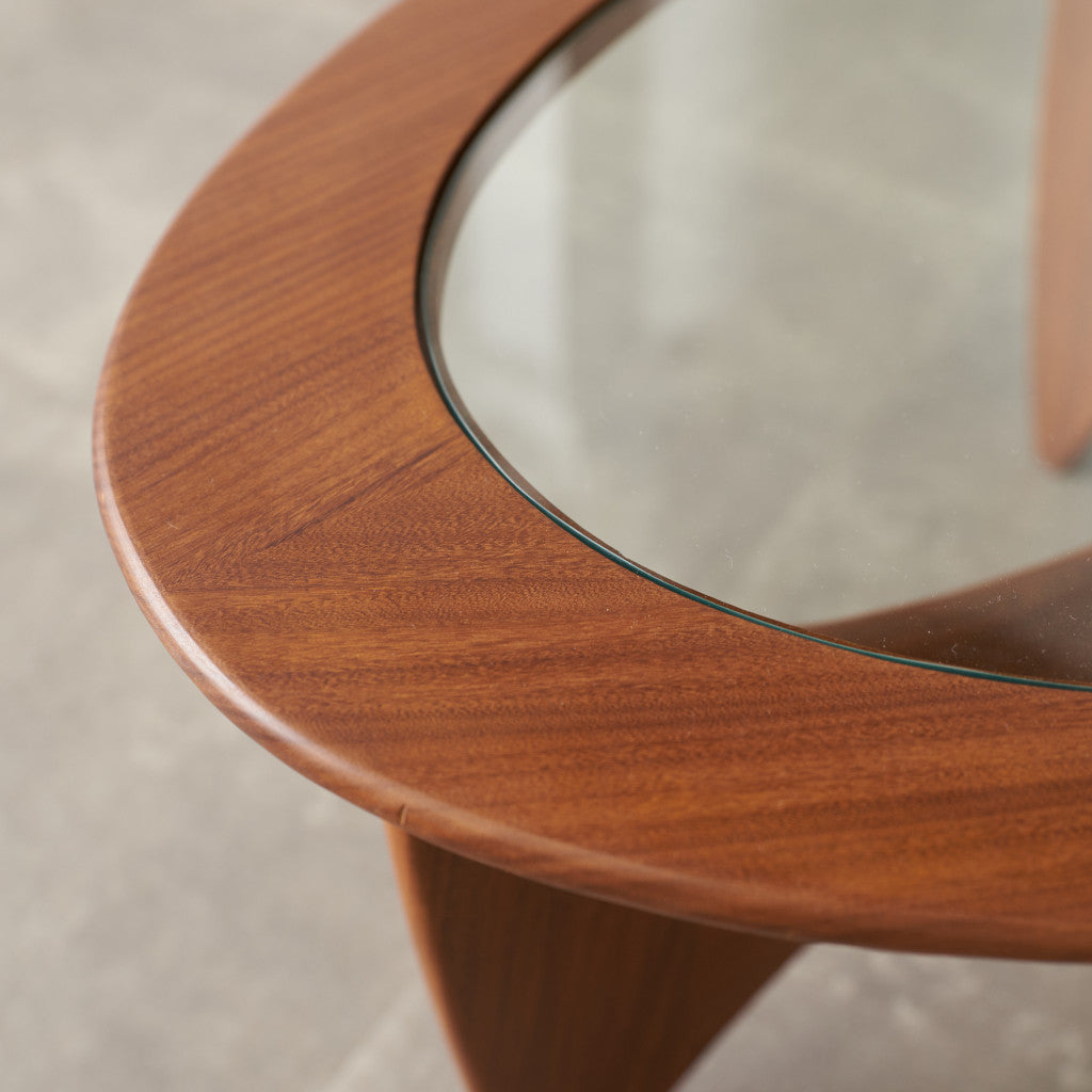 astro オーバルコーヒーテーブル