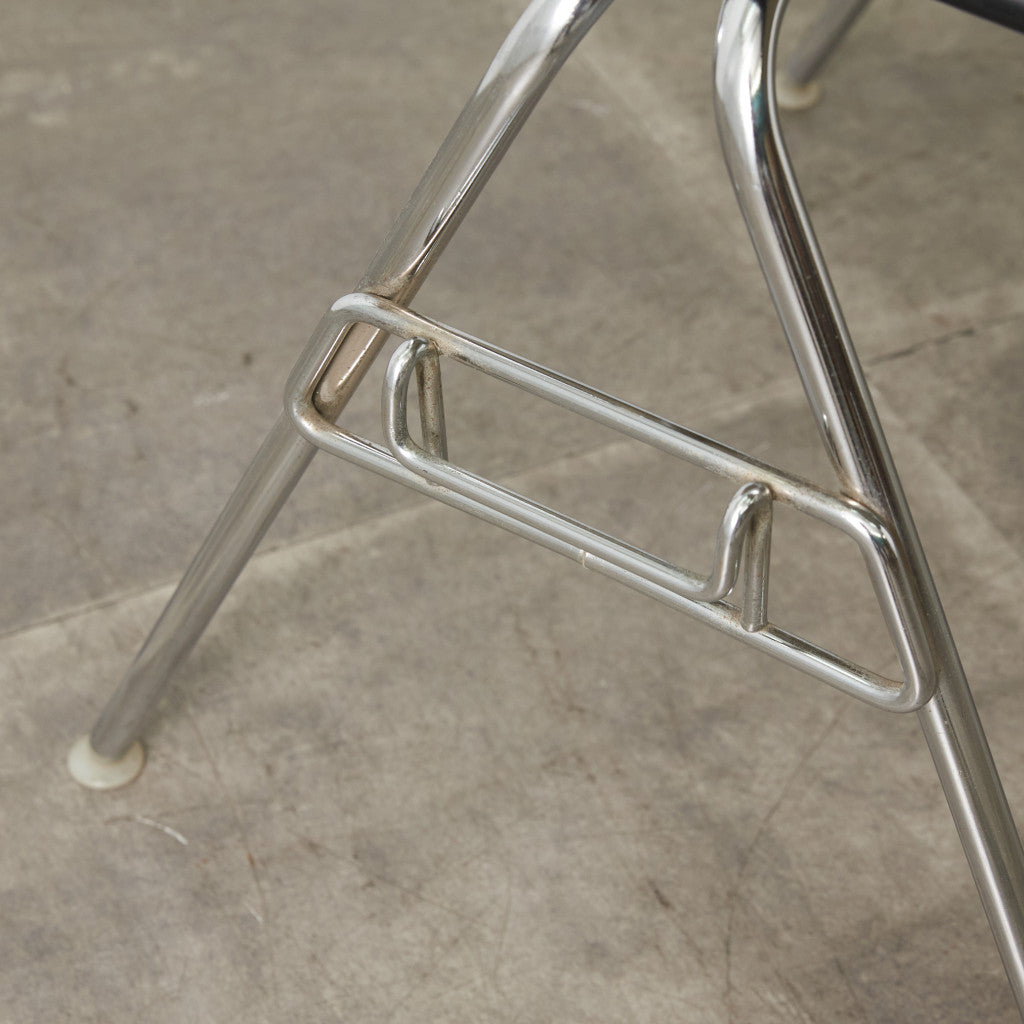 サイドシェルチェア スタッキングベース