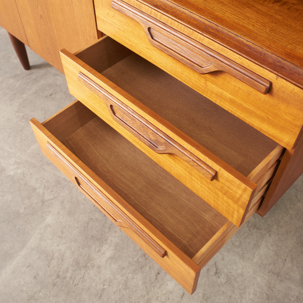 イギリス ヴィンテージ ハイサイドボード