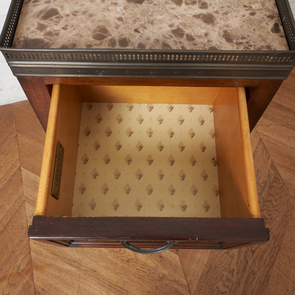 サイドテーブル