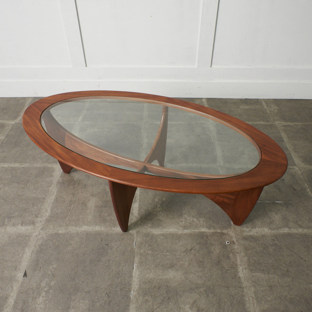 astro オーバルコーヒーテーブル