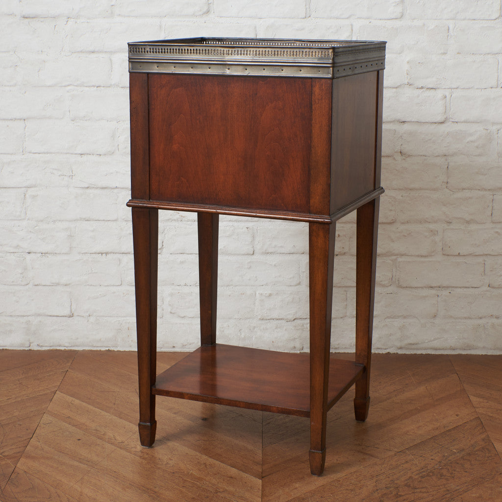 サイドテーブル