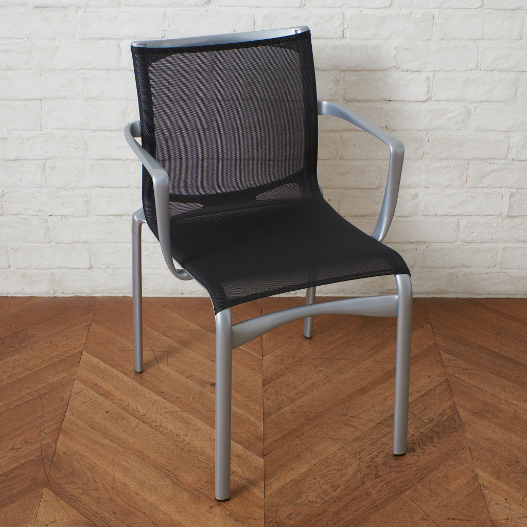 HIGH FRAME スタッキング アームチェア