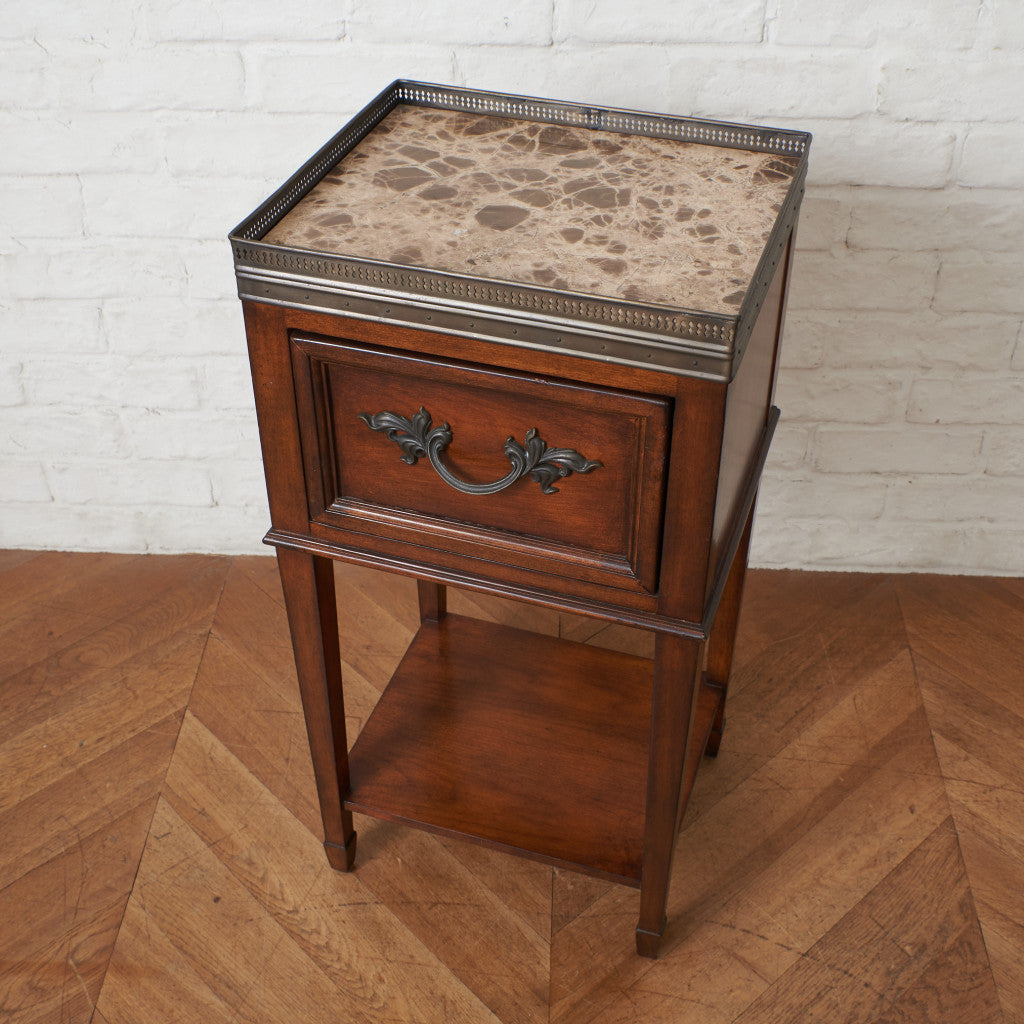 サイドテーブル