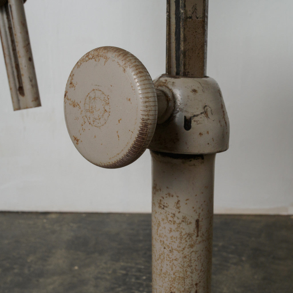 ドラフティングチェア