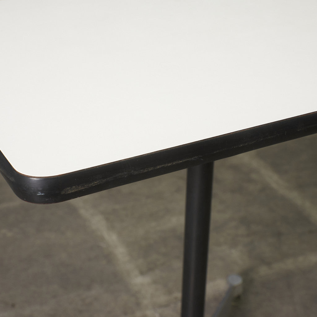 イームズ コントラクトベース テーブル