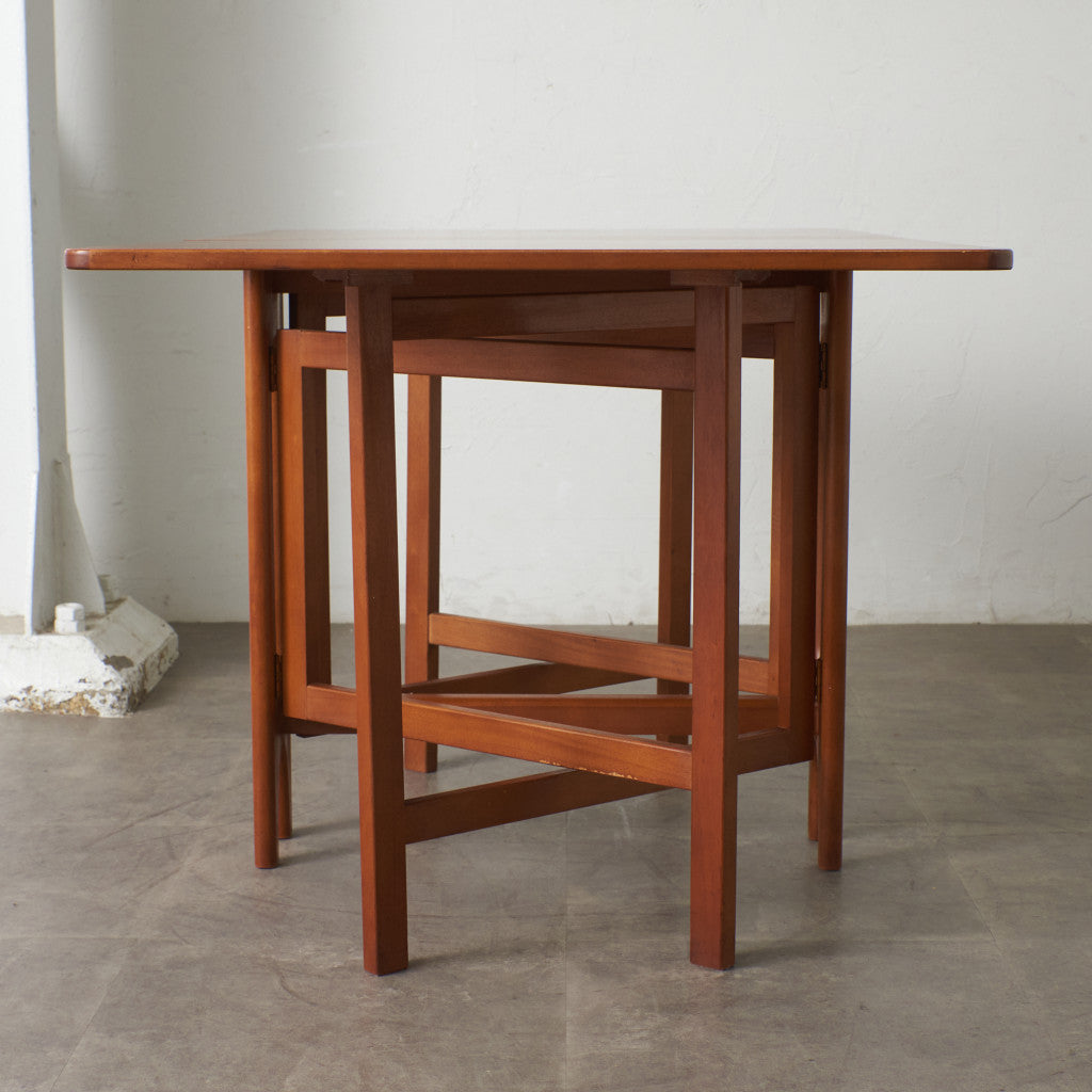 ドロップリーフゲートレッグテーブル