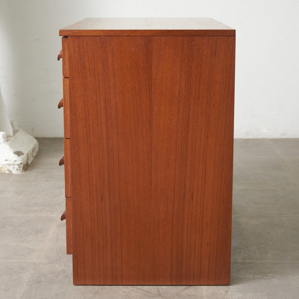 英国ヴィンテージ 4段チェスト