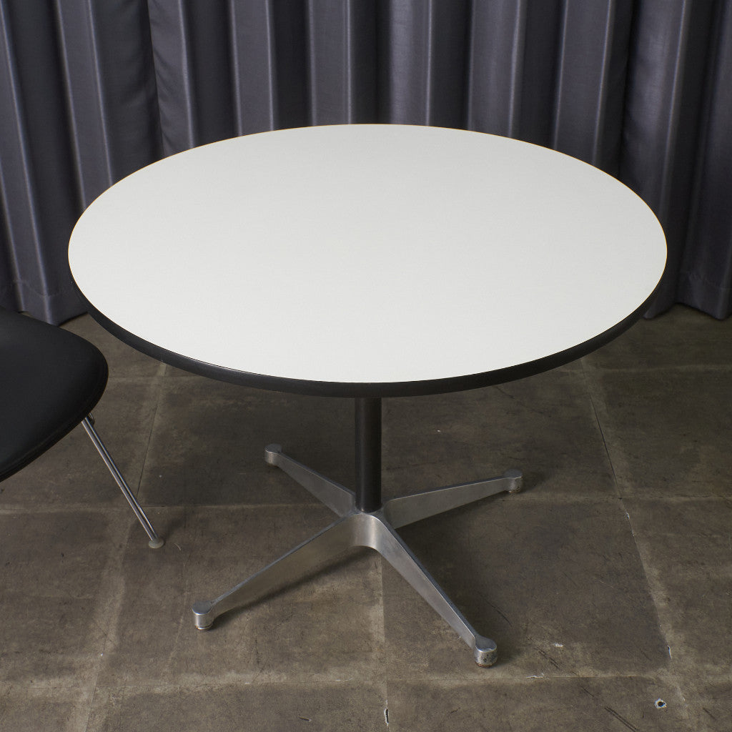 イームズ コントラクトベース ラウンドテーブル｜ハーマンミラー