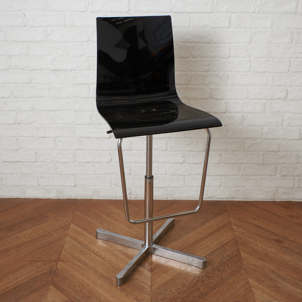 WOK 535 カウンターチェア