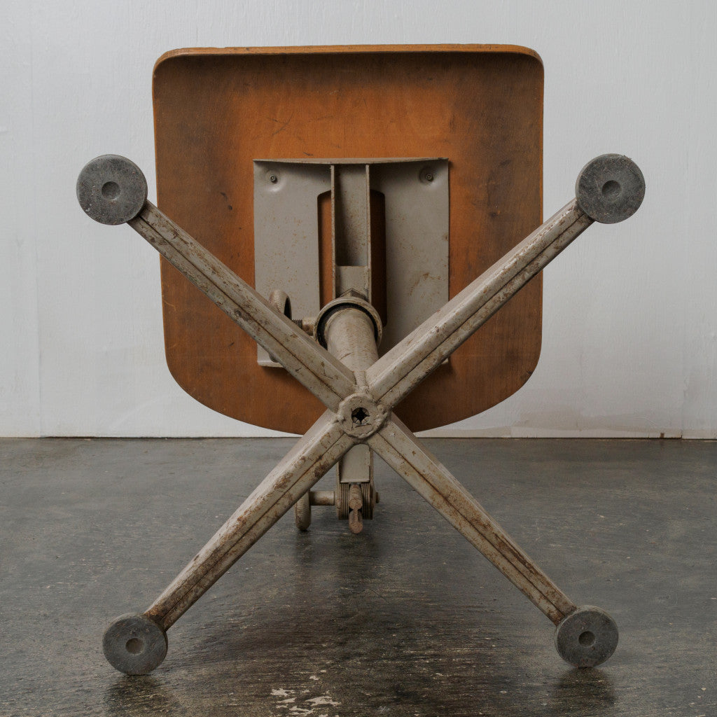 ドラフティングチェア