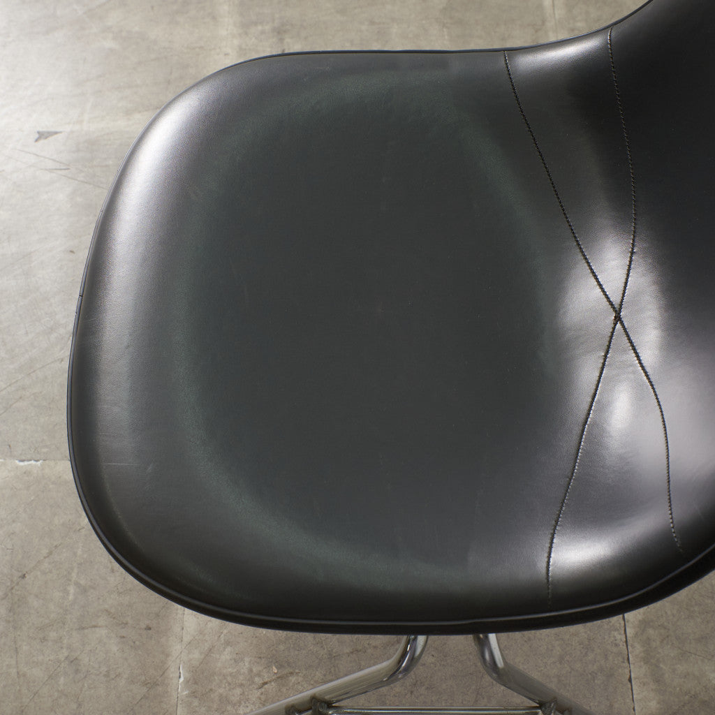 サイドシェルチェア スタッキングベース