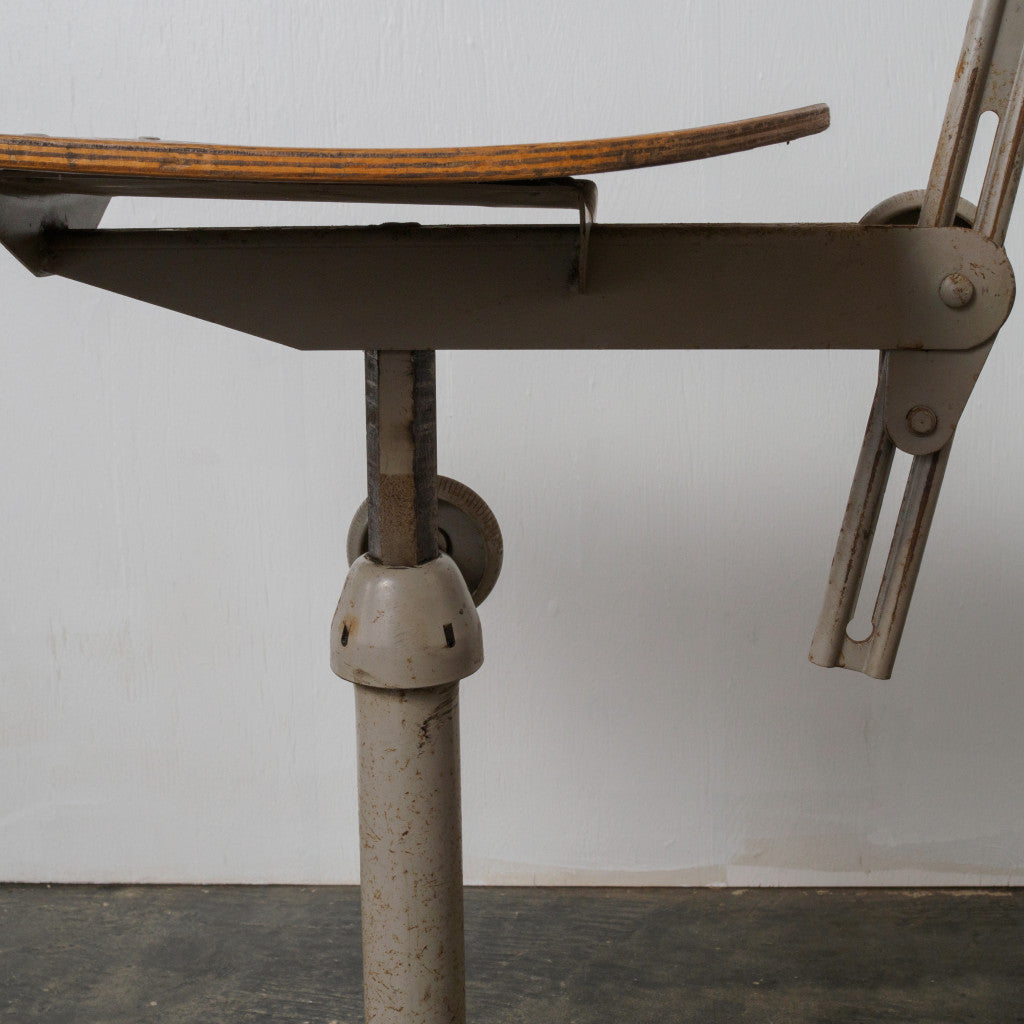 ドラフティングチェア