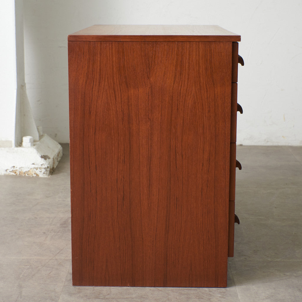 英国ヴィンテージ 4段チェスト