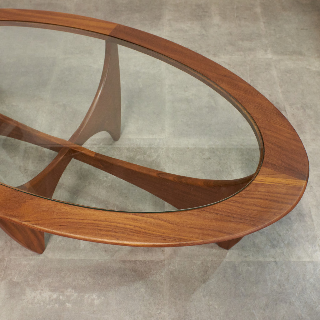 astro オーバルコーヒーテーブル