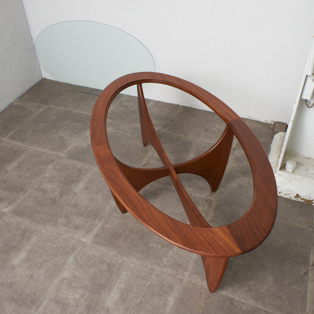 astro オーバルコーヒーテーブル