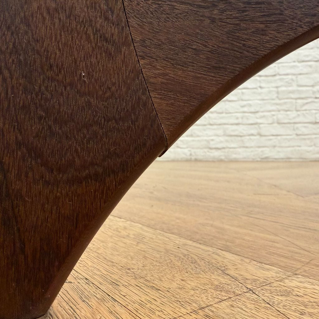 astro オーバルコーヒーテーブル