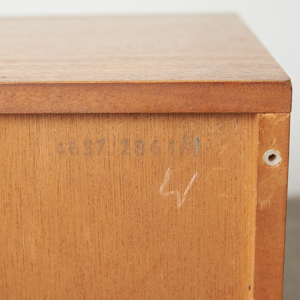 英国ヴィンテージ 4段チェスト