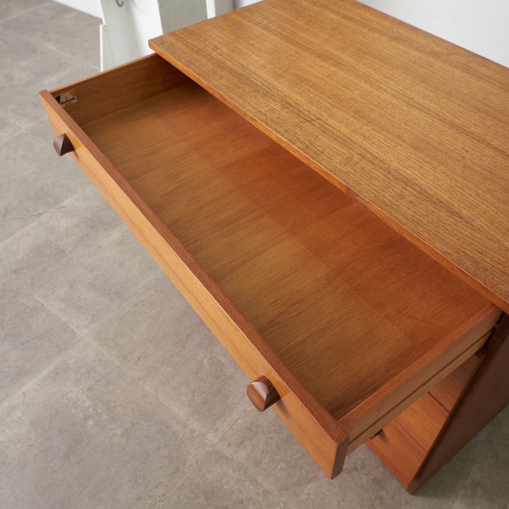 英国ヴィンテージ 4段チェスト