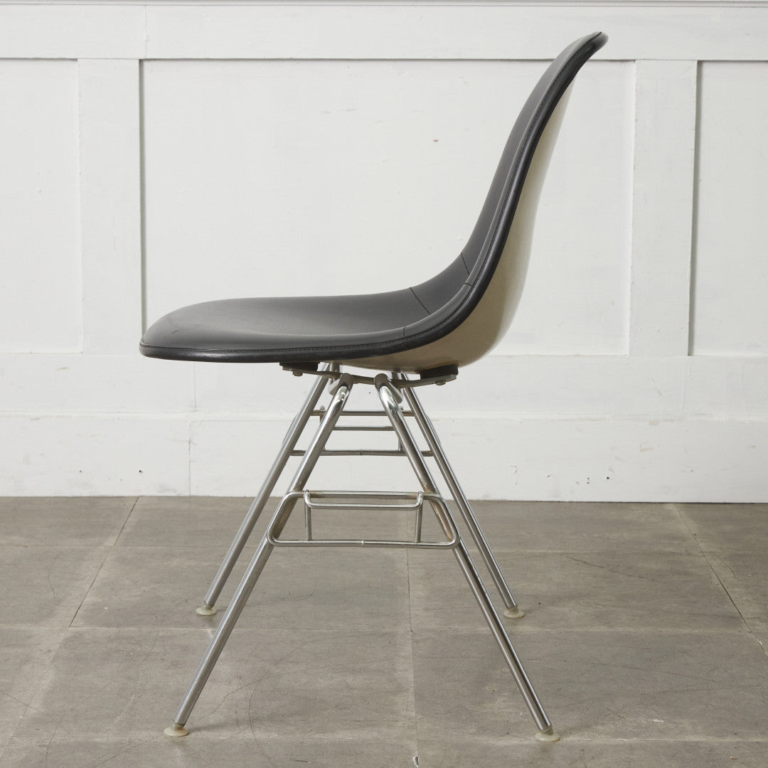 サイドシェルチェア スタッキングベース